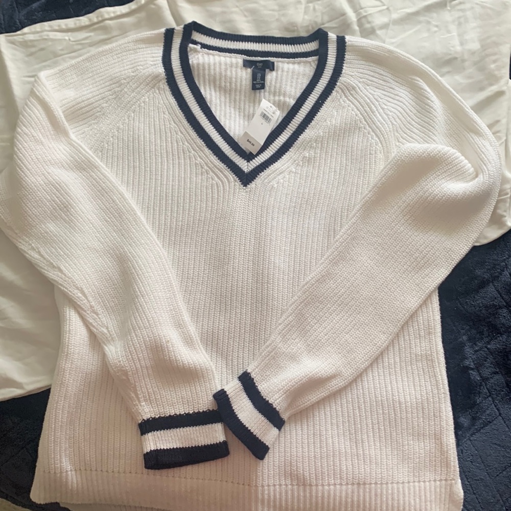 GAP V NECK SWEATER